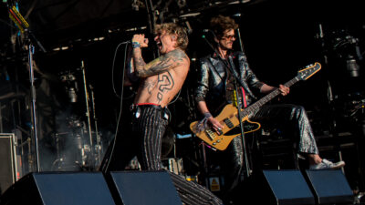 16 The Darkness