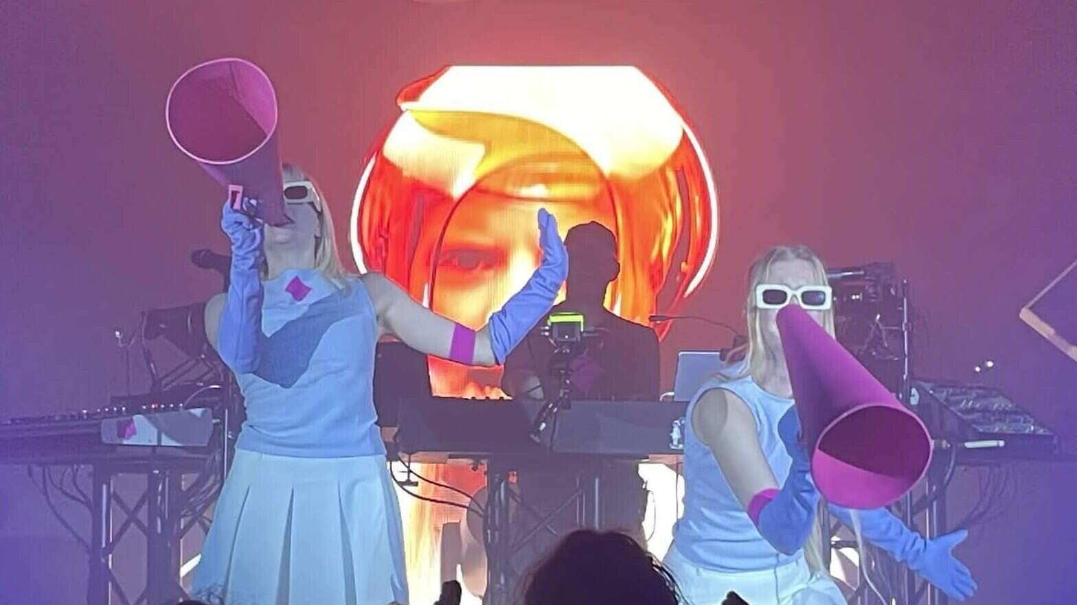 Tomora perform at EartH